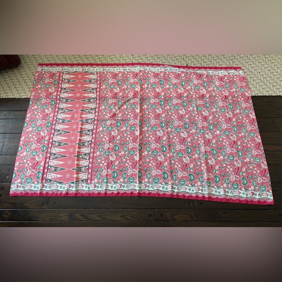 LA PAREO COMPANY Wrap | Sarong | Cover Up | Shawl - Picture 3 of 3